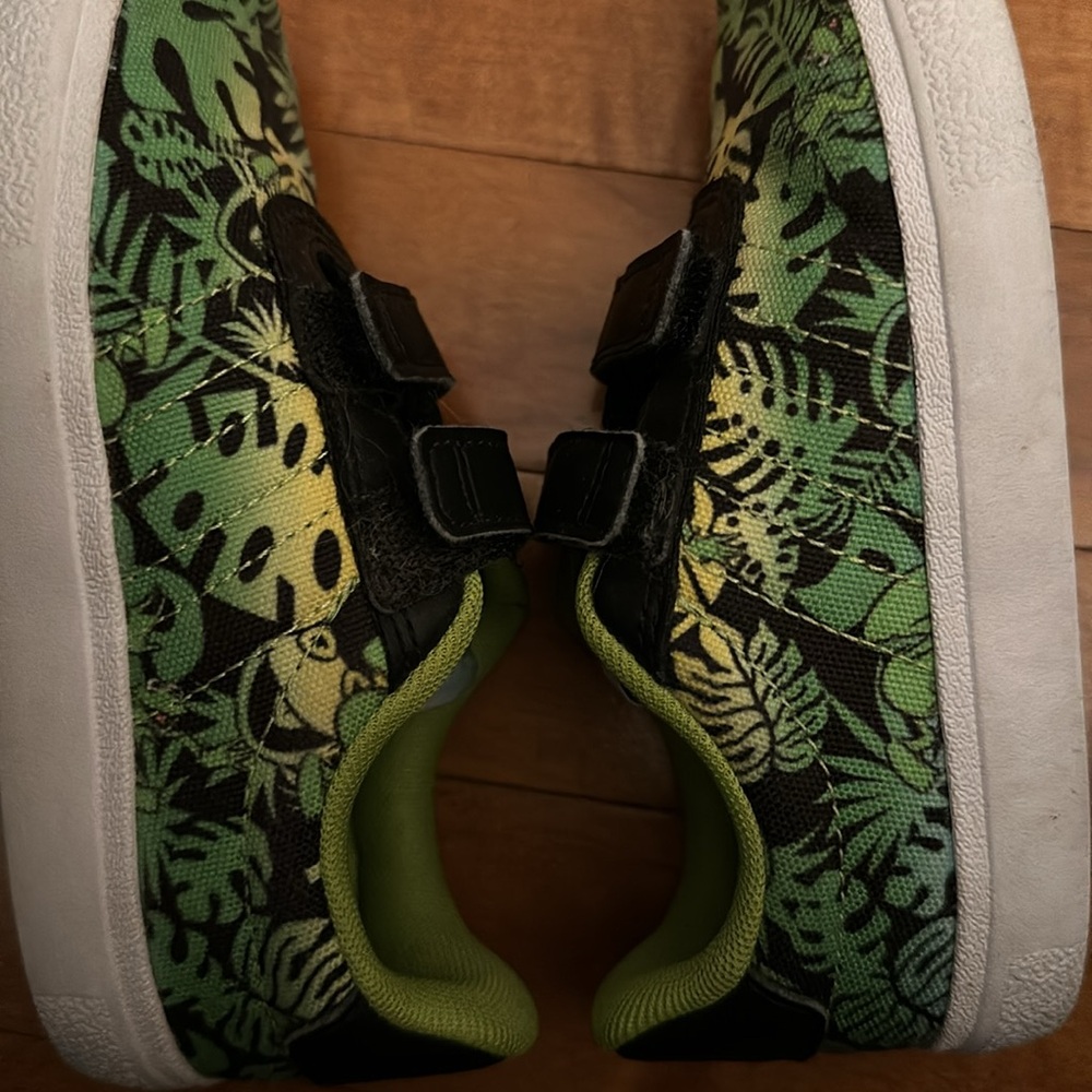 Disney adidas muppets Kermit the frog green leaf 🍃 sneakers size 10 toddler. - Picture 5 of 5